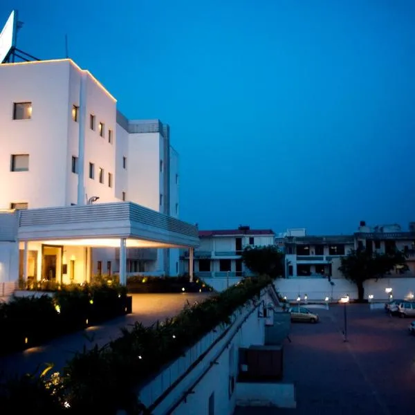 Vibe By The LaLiT Traveller, hotel v destinaci Faridabad