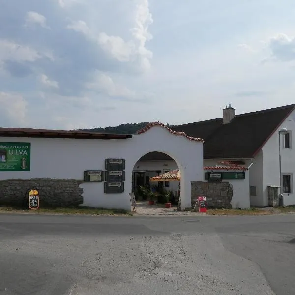 Restaurace a penzion U Lva, hotel a Karlštejn