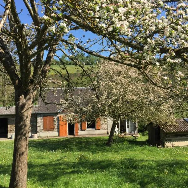 La petite maison O bord de l'eau, hotel in Cerisi-Belle-Étoile