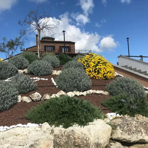 The Bell Tower Lodge, hotel en Tragliata