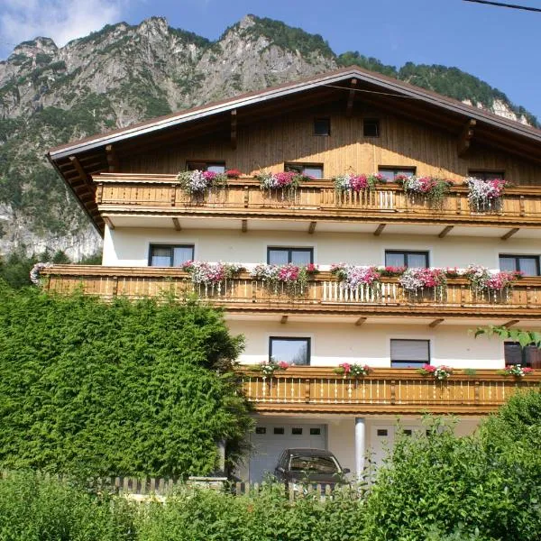 Pension Bergfried, khách sạn ở Grödig