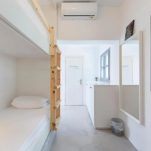 Bedspot Hostel, hotel u Firi