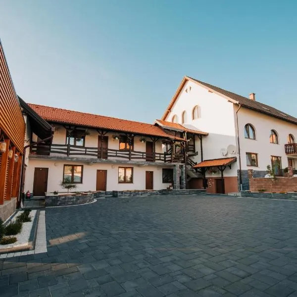Pensiunea Biz Panzió, hotel v destinaci Corund