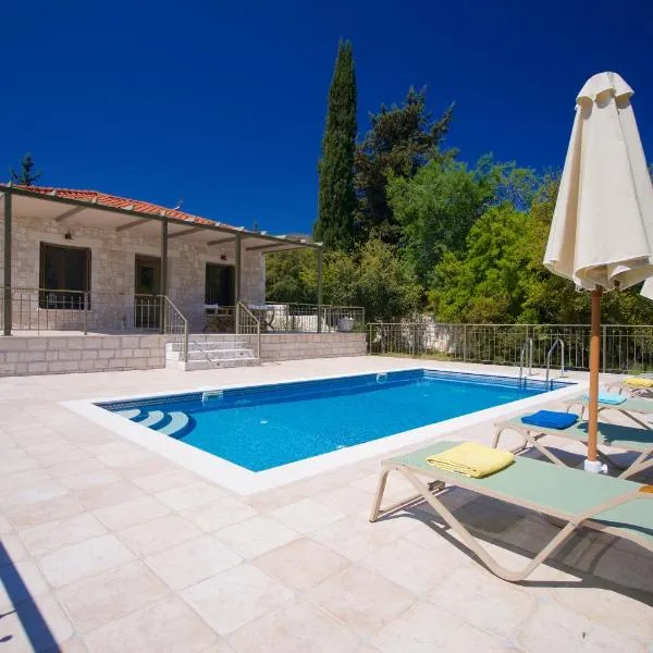 Forest Villas Kefalonia, מלון בLogaráta