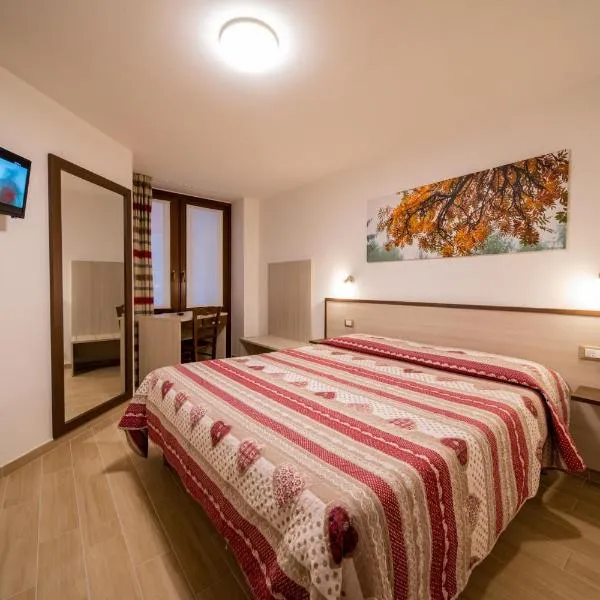 Chambres d'hôtel à Rosy, hotel v destinaci Aosta