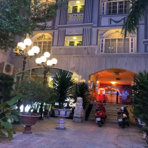 Hoàng Quân Hotel – hotel w mieście Ðức Hòa