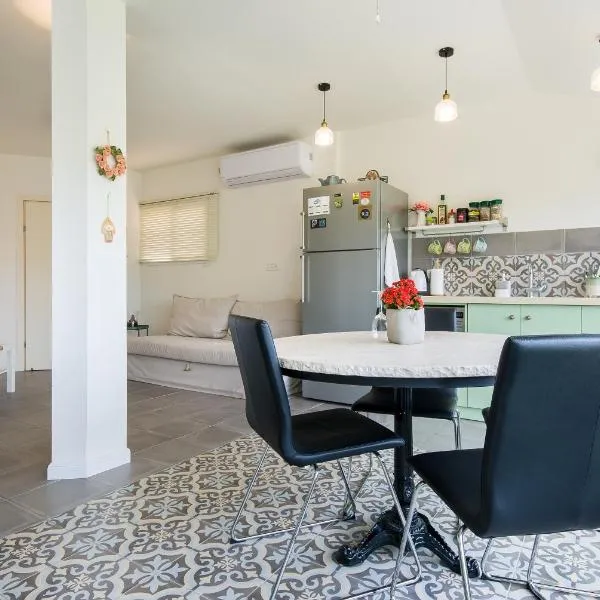Homey suite in Zichron Yaakov, hotel v destinaci Zichron Ja'akov