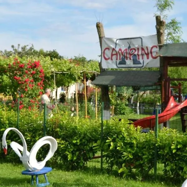 Camping Casuta Mihaela، فندق في كريسان