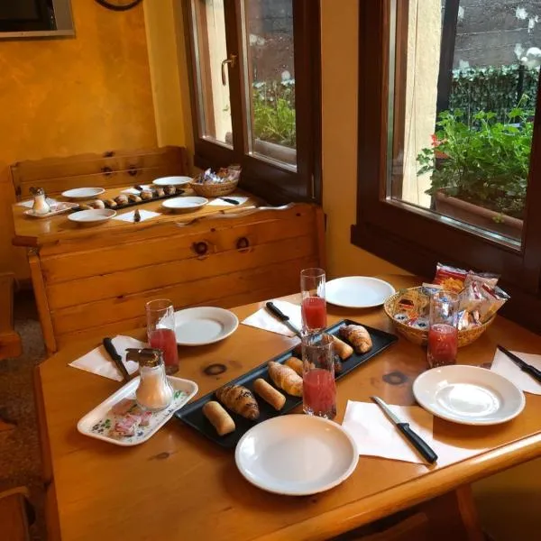 Ostello Trentapassi, hotel v destinaci Zone