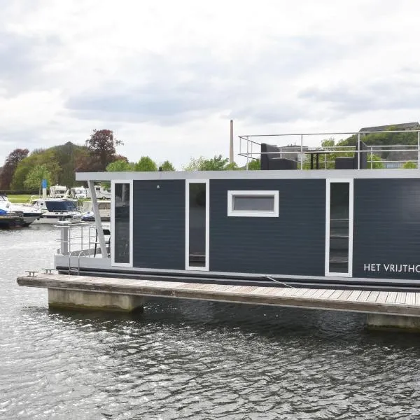 Cozy floating boatlodge "Het Vrijthof", hotel v destinaci Maastricht