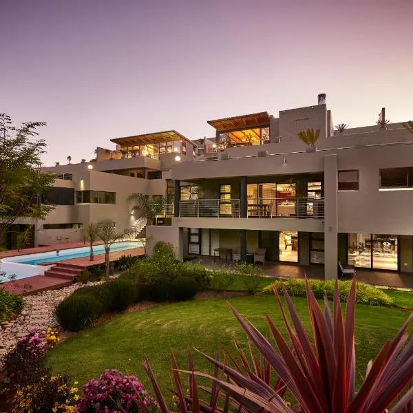 Dynasty Forest Sandown Self Catering Hotel, hotel en Sandton