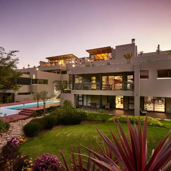 Dynasty Forest Sandown Self Catering Hotel, hotel in Sandton