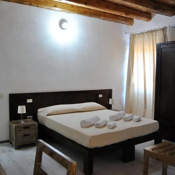 Abas Ristorante Pizzeria Affittacamere, hotel v destinaci Ales