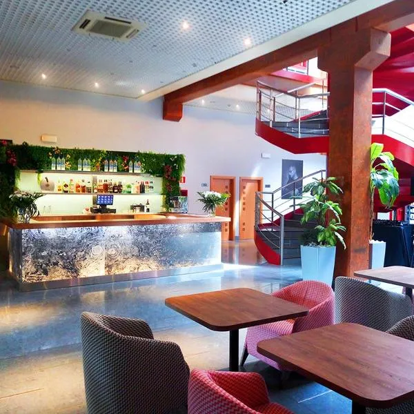 Hotel Fabrik, hotel v destinaci Humanes de Madrid