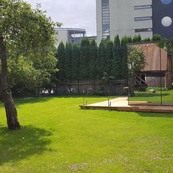 Mirror House Roosi 21, מלון בפארנו