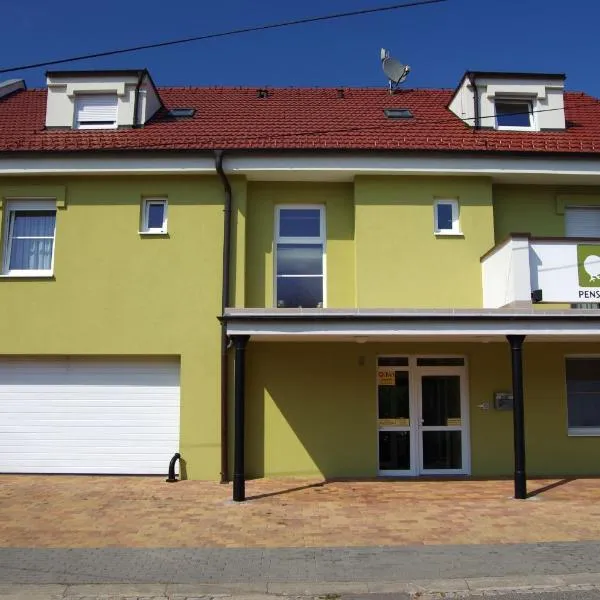 Pension Kiwi, хотел в Микулов