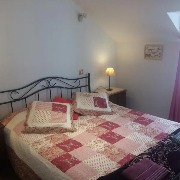 Chambre Lascaux aux Meulieres a Domme, hotel in Domme