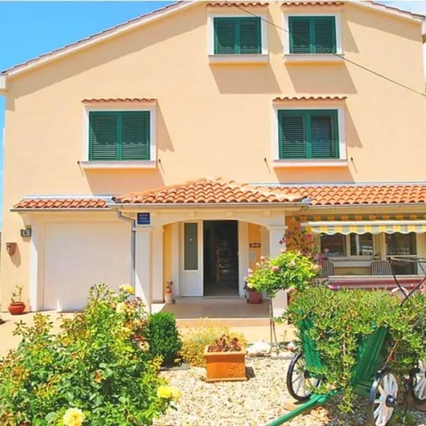 Fantastic holiday with small children - 200m from beach, hotel v destinaci Vrsi