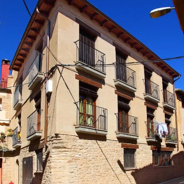 Apartamentos Casa Molinero, hotel in Buera