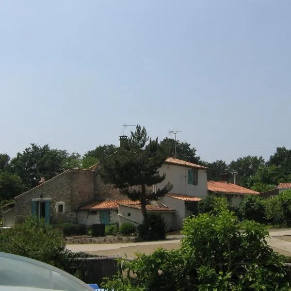 Le Puy Babin chambres familiales à la ferme, hotel en Le Girouard