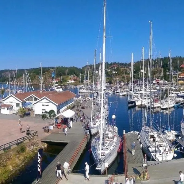 Henåns Hostel in the Marina, hotell i Henån