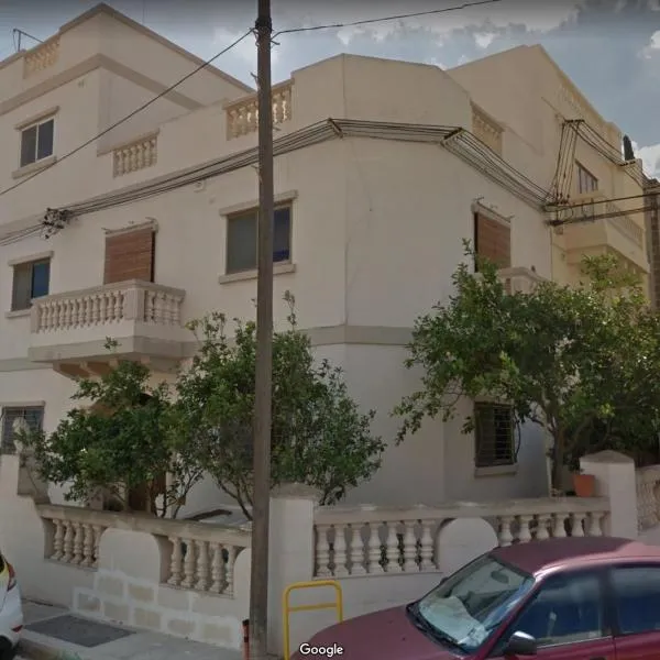 Corner Townhouse 1Km from University, hotel in Msida