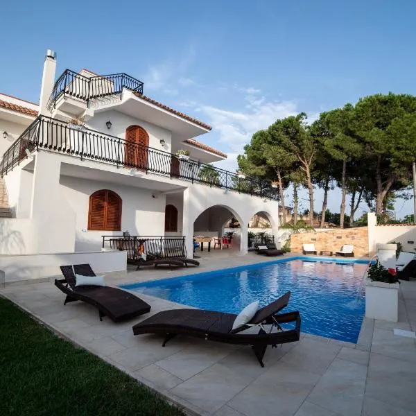 Villa Mafalda Relax Apartment, hotel in Fontane Bianche
