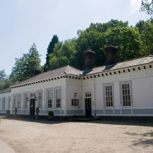 The Old Railway Station, hotel in Fittleworth