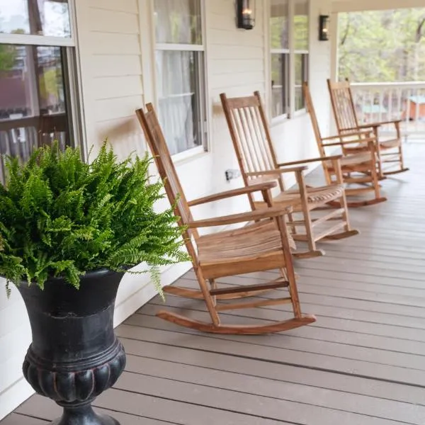 Stonehill's Farmhouse, hotel in Ellenville