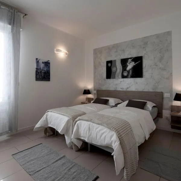 Le Suites - di fronte Ospedale Sacro Cuore โรงแรมในเนกรา