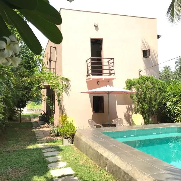 Sri Beach Bungalows And Villa、マラウィラのホテル