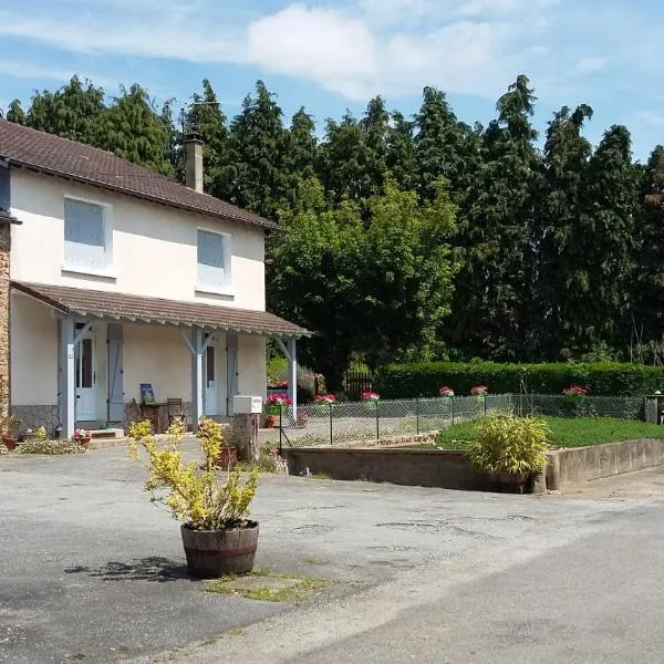 La Source, hotel in Saint-Priest-le-Betoux