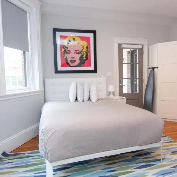 A Stylish Stay w/ a Queen Bed, Heated Floors.. #33, hotel v destinaci Brookline
