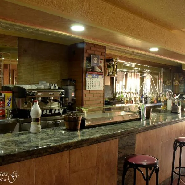 Hostal Restaurante El Final, hotel v destinácii El Cabaco