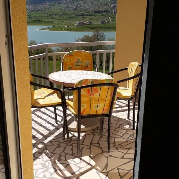 Prozor에 위치한 호텔 Rooms & Apartment Jozić