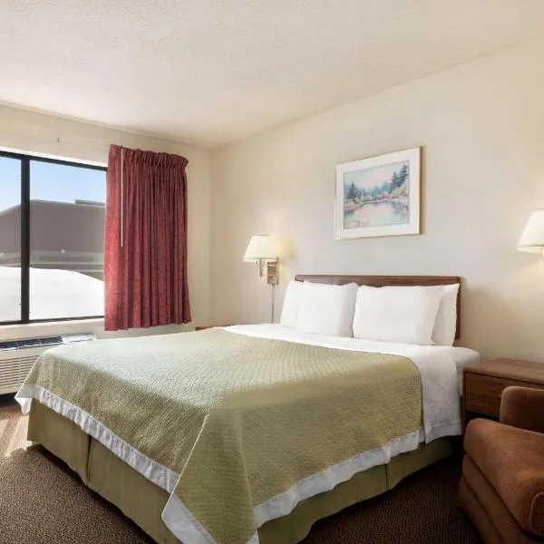 Days Inn by Wyndham Eagle River, hotel em Three Lakes