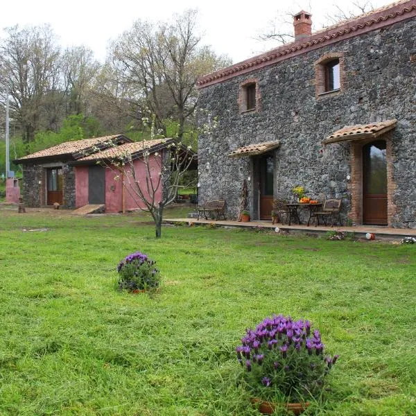 Agriturismo La Caraffara sull' Etna, מלון בPuntalazzo