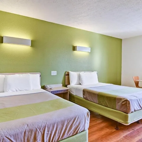 Economy Inn, hotel en Ambridge