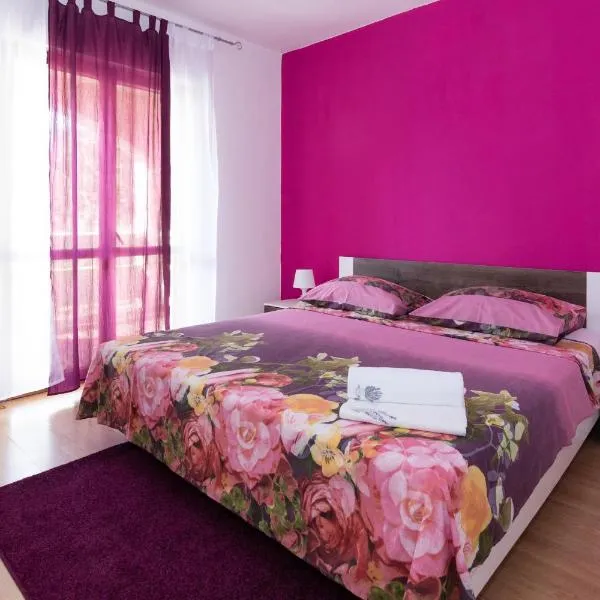 Apartments Luka โรงแรมในพาก