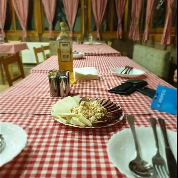 Domacinstvo Kod Gere, hotel v destinaci Crni Vrh