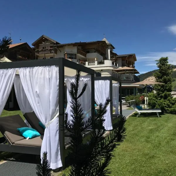Dolasilla Mountain Panoramic Wellness Hotel: La Villa'da bir otel