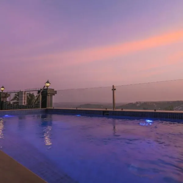 Hill Top Luxury Villa - 3 BHK || Infinity Pool, hotel v destinaci Mapusa