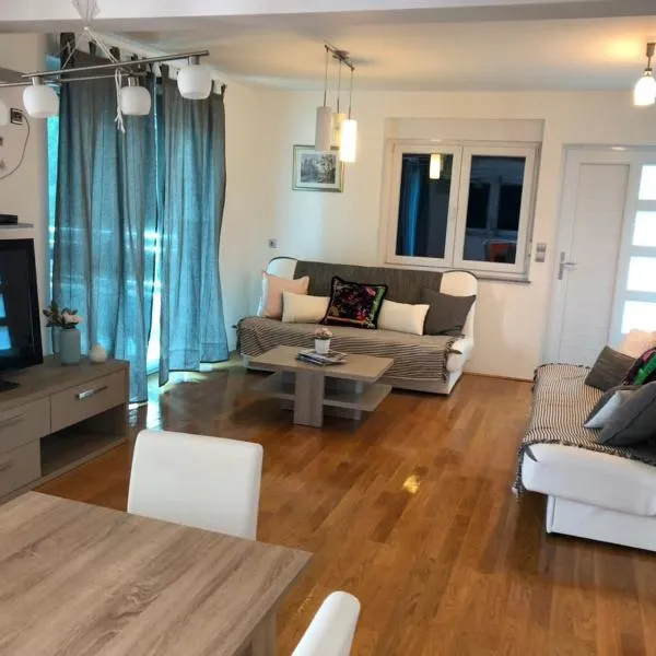 Apartment Nicole, hotel in Novalja