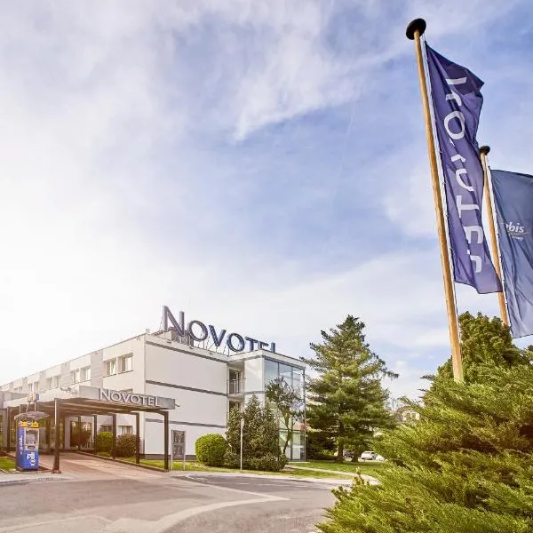 Novotel Wrocław City, hotel em Domasław