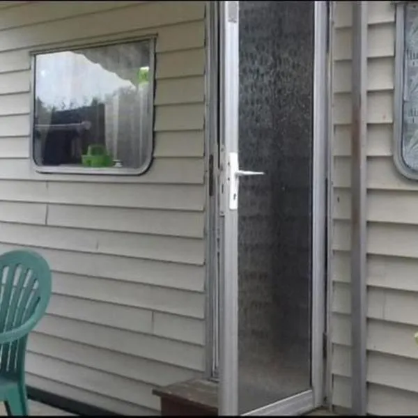 Le Havre de Paix Mobil home ancien, hotel v destinaci Pordic