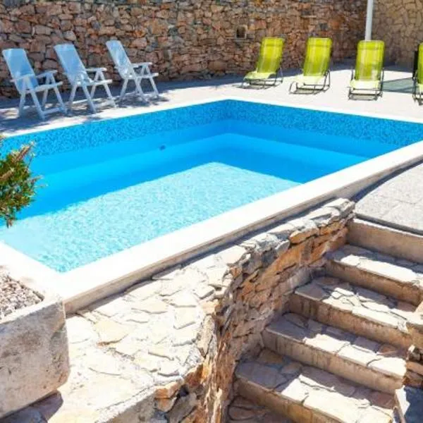 House Sardelić, hotel a Prigradica