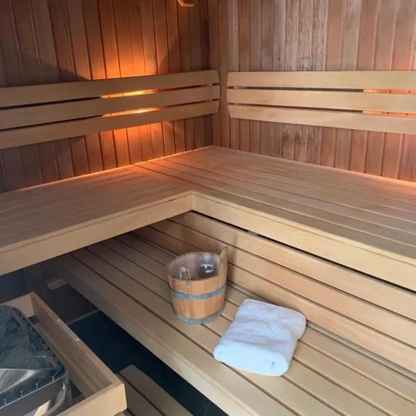 Luxe appartement met sauna, hotell i Drachten