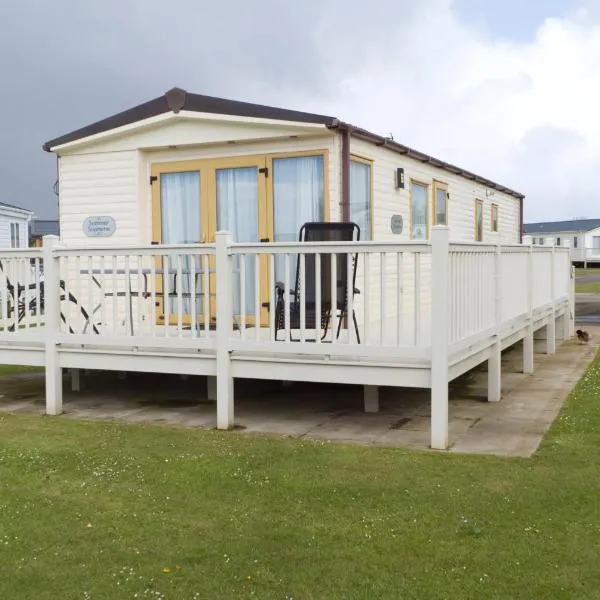 Manor Park Hunstanton pets go free Linen Included, hotel in Hunstanton