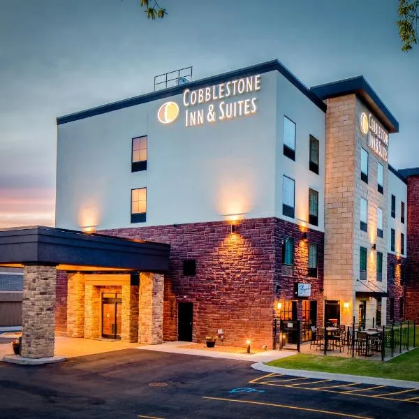 Cobblestone Inn & Suites Fairfield Bay, מלון בHeber Springs