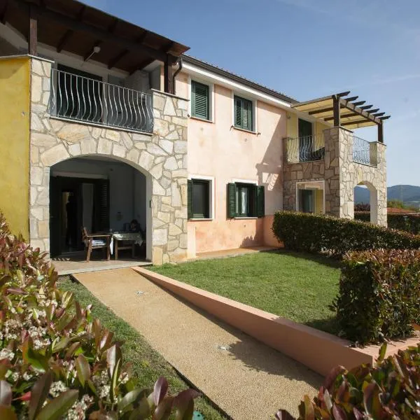 R&Z Getaway, Hotel in Santa Maria Coghinas